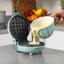 Giles & Posner Mini Waffle Maker -Home Furnishings 395094 giles and posner mini waffle maker 2
